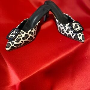 Chic Leopard Print Mules with Black Buckle